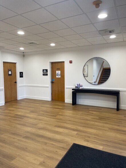 More Photos Of 16930 W Catawba Ave, Cornelius Office For Lease