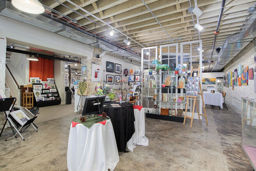 More Photos Of 356 W Western Ave, Muskegon Storefront For Sale