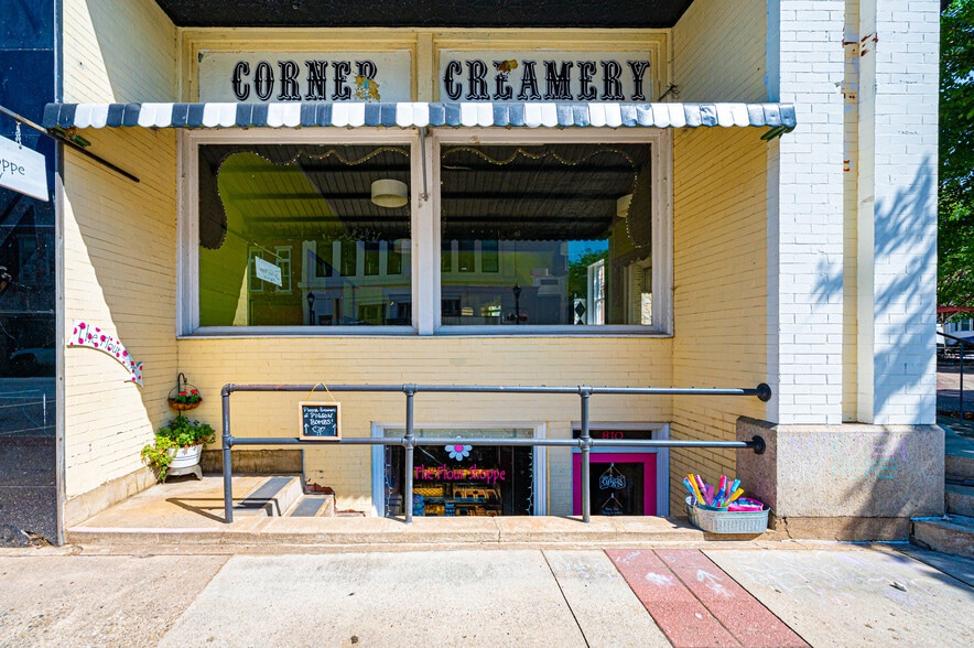 More Photos Of 812 West Ave, Lenoir Storefront Retail Office For Sale