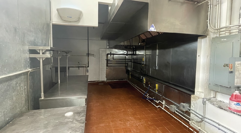 More Photos Of 2451 46th St, Astoria Industrial For Lease