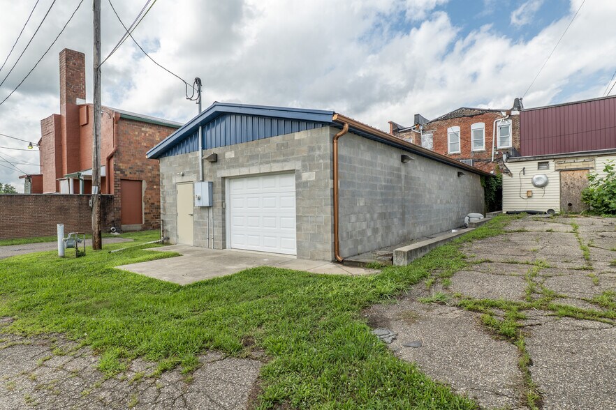 More Photos Of 24112 E 2nd St, Wellston Office For Sale