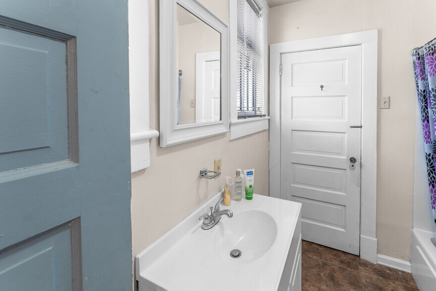 More Photos Of 902 W 36th St, Savannah Religious Facility For Lease