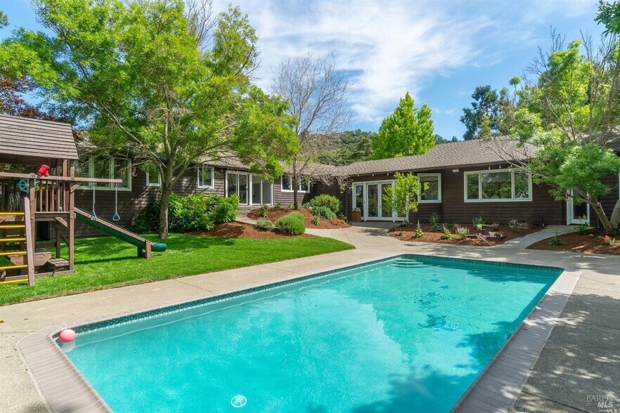 More Photos Of 8 Circle Rd, San Rafael Specialty For Sale