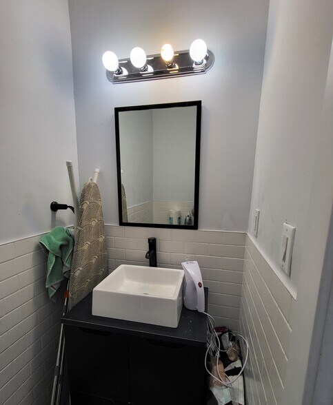 More Photos Of 2273 28th St, Astoria General Retail For Lease