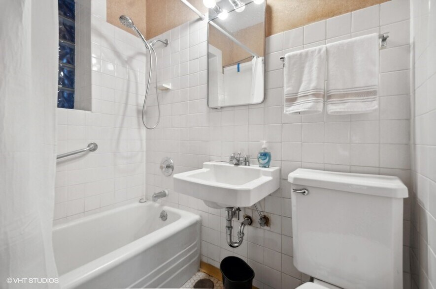 More Photos Of 1351 W Balmoral Ave, Chicago Apartments For Sale