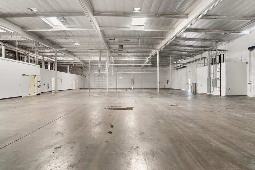 More Photos Of 6951 Oran Cir, Buena Park Warehouse For Lease