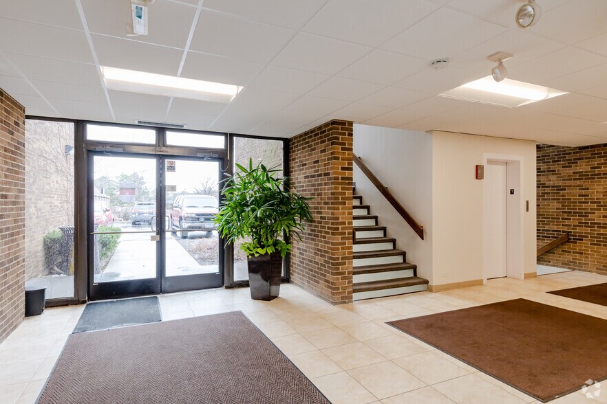More Photos Of 799 Roosevelt Rd, Glen Ellyn Office For Lease