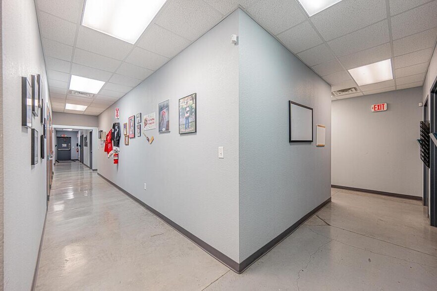 More Photos Of 650 S John Ben Shepperd Pky, Odessa Office For Sale