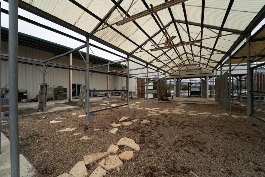 More Photos Of 5705 N Main St, Victoria General Retail For Sale