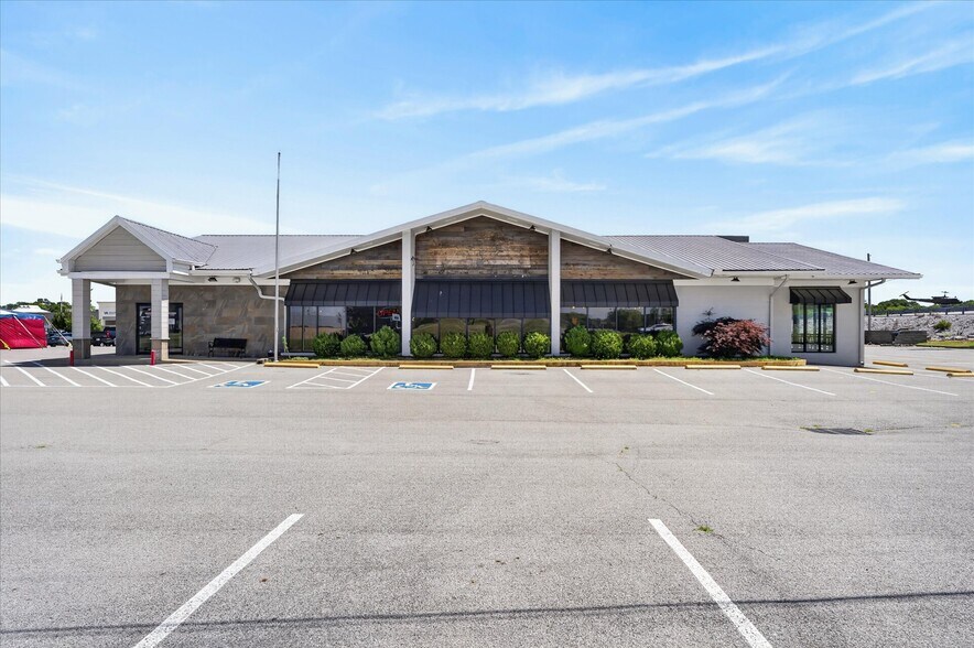 More Photos Of 4000 Fort Campbell Blvd, Hopkinsville Restaurant For Sale