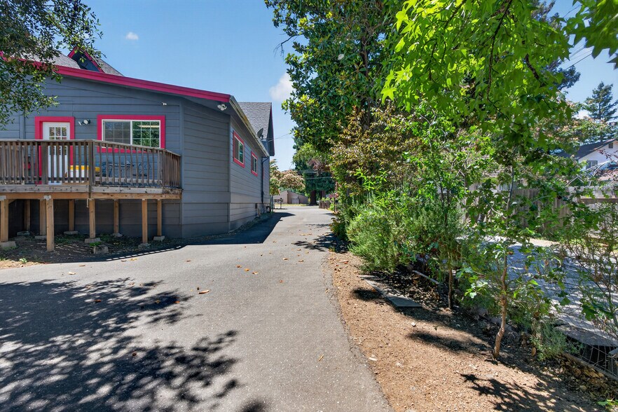 More Photos Of 530 N Cloverdale Blvd, Cloverdale Specialty For Sale