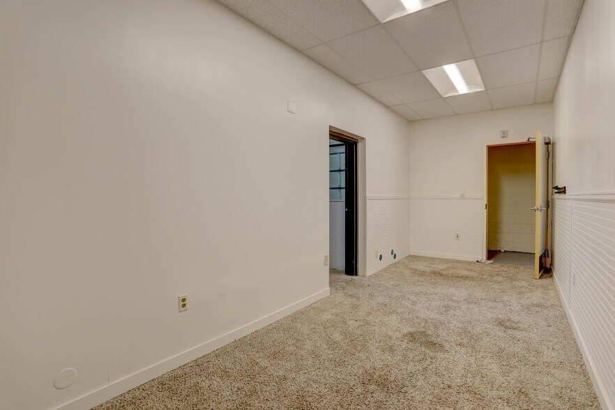 More Photos Of 11083-11093 E Mississippi Ave, Aurora Storefront For Lease