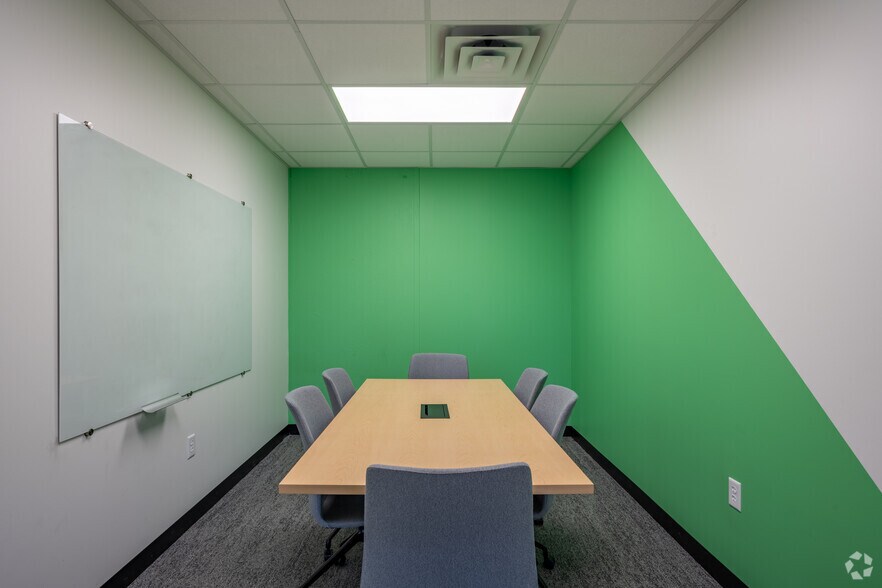 More Photos Of 4440 W Round Lake Rd, Arden Hills Warehouse For Lease