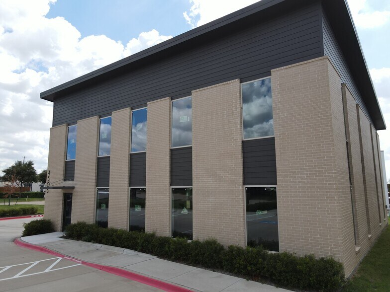 More Photos Of 4305 Marsh Ridge Rd, Carrollton Showroom For Sale