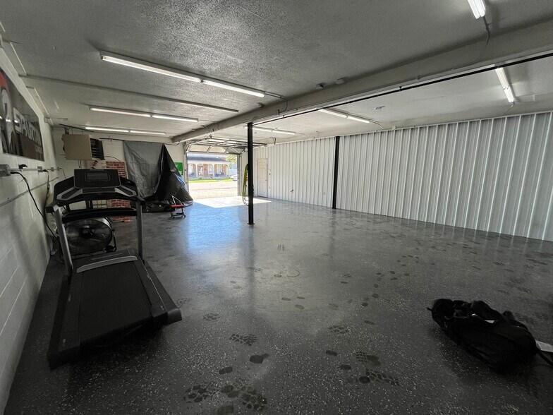 More Photos Of 11 N Center St, Cambridge City Freestanding For Sale