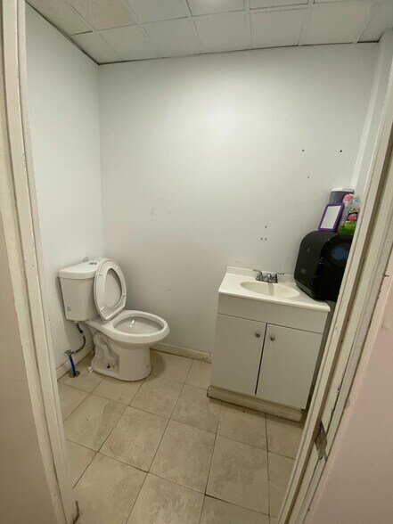 More Photos Of 485 21st St, Irvington Warehouse For Lease