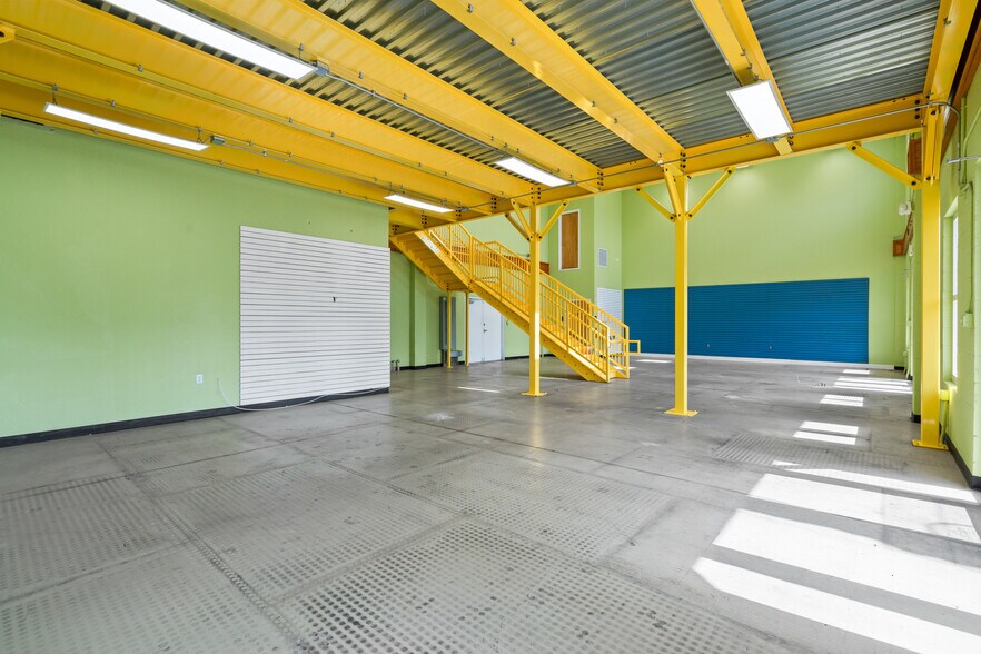 More Photos Of 410 S Hopkins Ave, Titusville Storefront For Lease