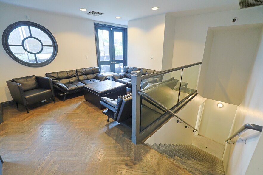 More Photos Of 908-910 N La Cienega Blvd, Los Angeles Storefront Retail Office For Sale