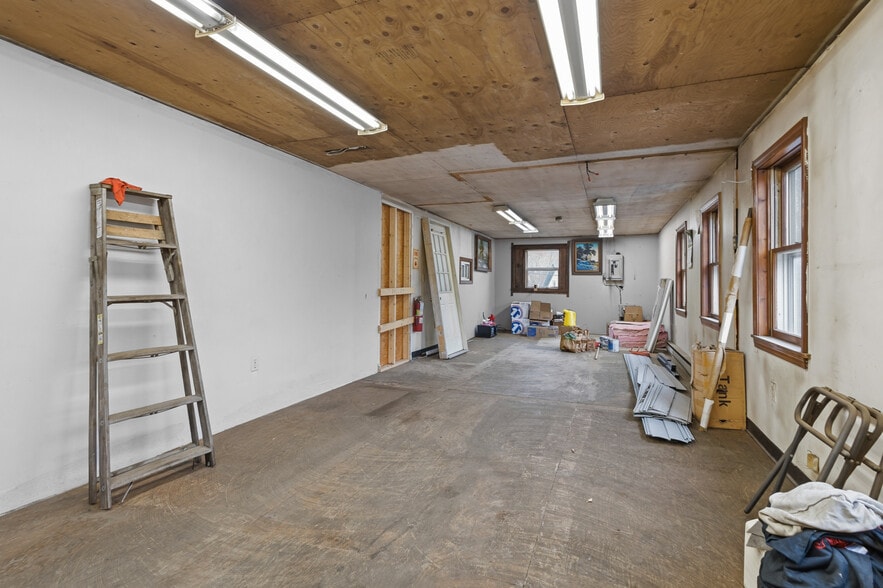 More Photos Of 1973 Victory Hwy, Glendale General Retail For Sale