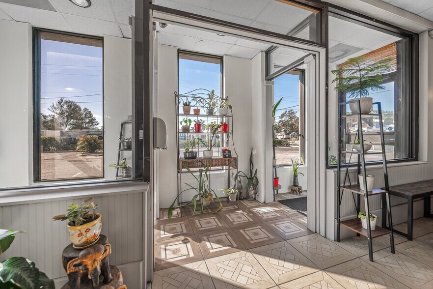 More Photos Of 4413 S Tamiami Trl, Sarasota Restaurant For Sale