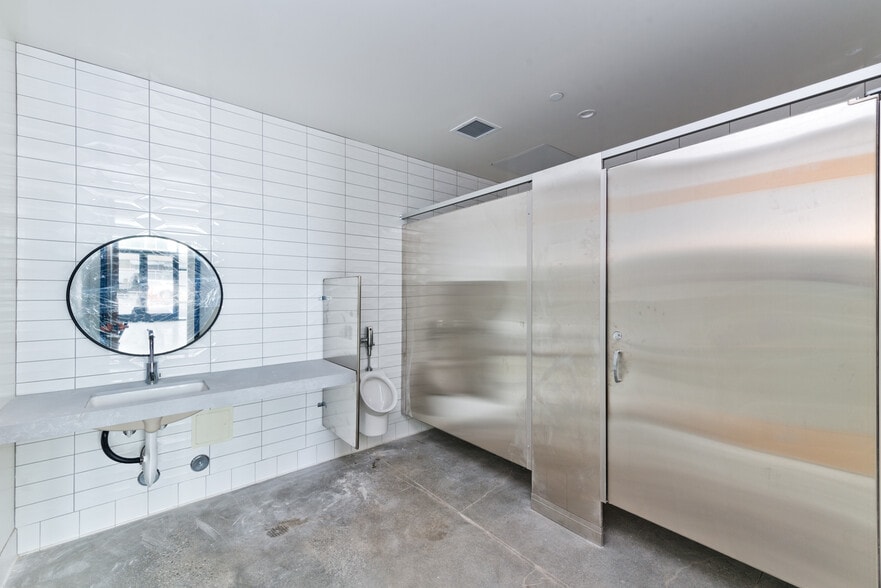 More Photos Of 1600 Lincoln Blvd, Santa Monica Freestanding For Lease