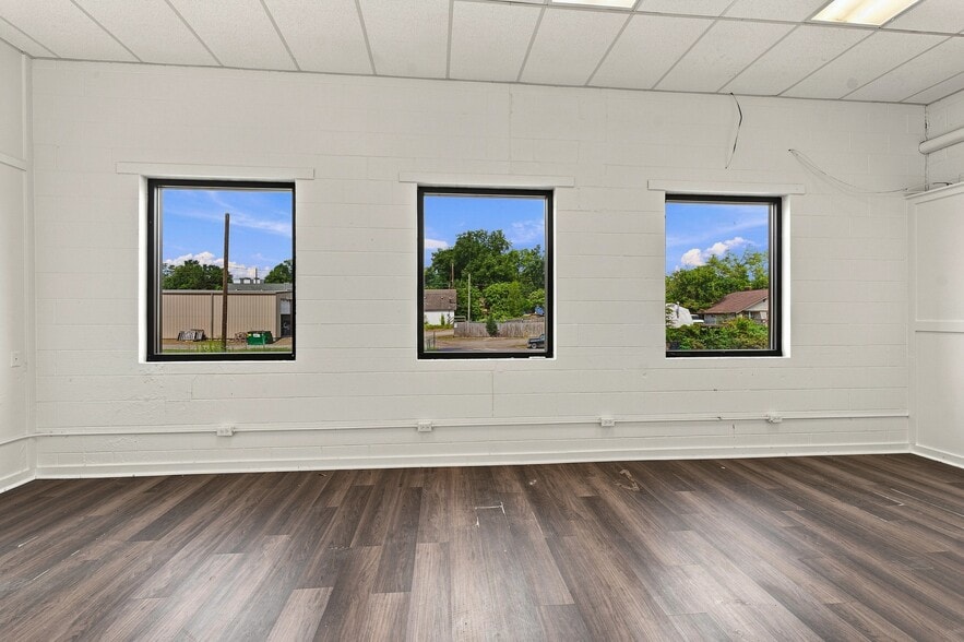 More Photos Of 6115 Robertson Ave, Nashville Warehouse For Lease