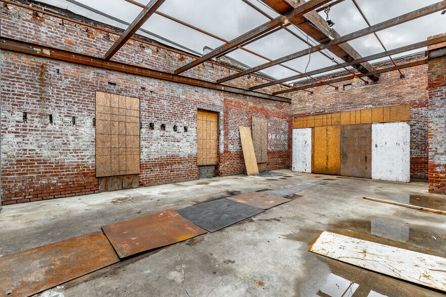 More Photos Of 615 E Main St, Chattanooga General Retail For Lease