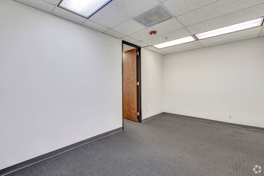 More Photos Of 213 W Southmore Ave, Pasadena Coworking Space