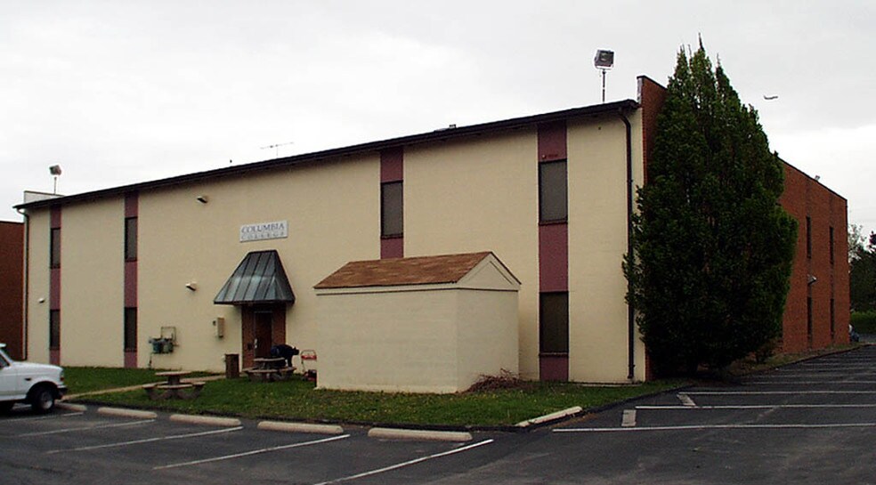 More Photos Of 4411 Woodson Rd, Saint Louis Office For Lease