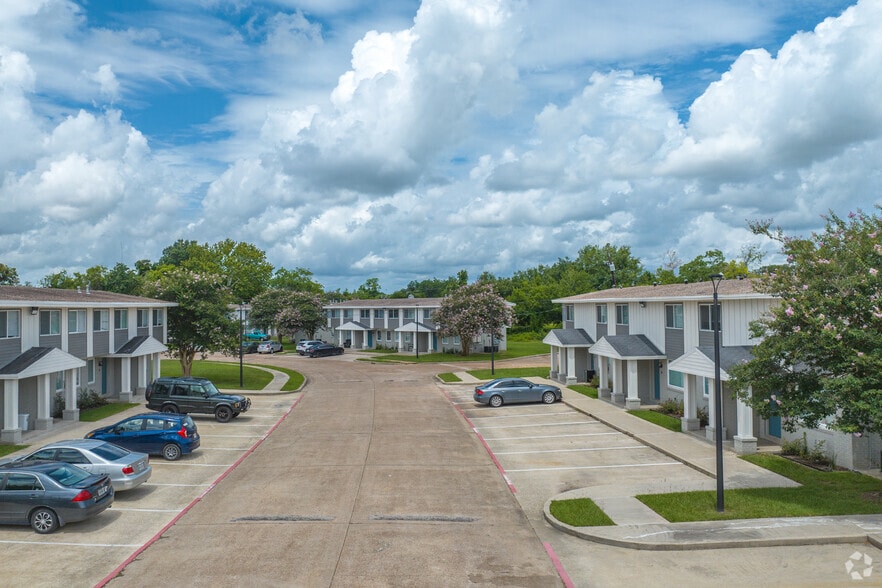 More Photos Of 2020 Cottonwood St, Beaumont Apartments For Sale