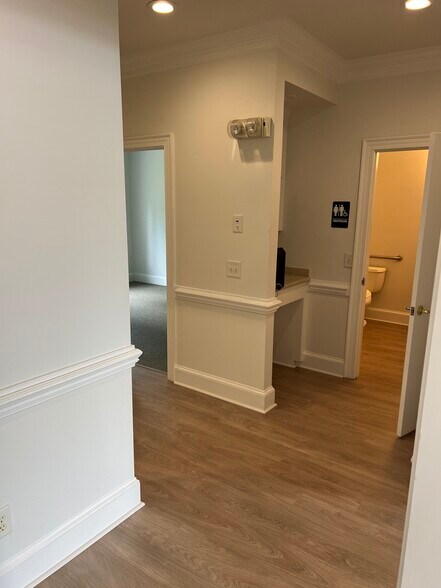 More Photos Of 610 Lynndale Ct, Greenville Office For Lease