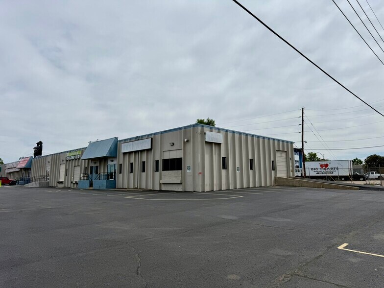 More Photos Of 5200-5280 Broadway, Denver Warehouse For Lease