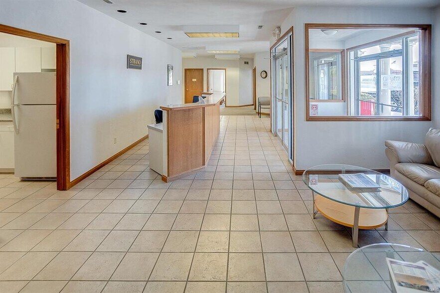More Photos Of 824 N Market St, Waterloo Medical For Sale