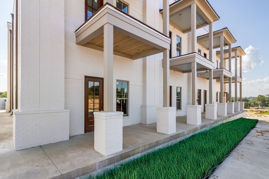 More Photos Of 1343 N Lamar Blvd, Oxford Land For Lease