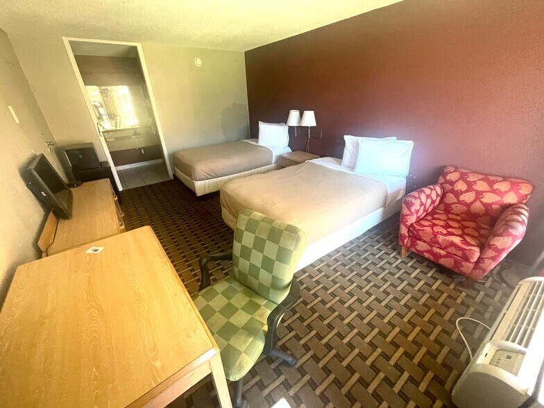 More Photos Of 1700 US-280, Phenix City Hotel For Sale