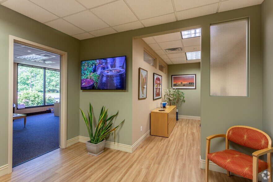 35 Corporate Dr, Trumbull, CT 06611 Medical Office For Lease