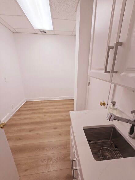 More Photos Of 155-157 E New England Ave, Winter Park Medical For Sale