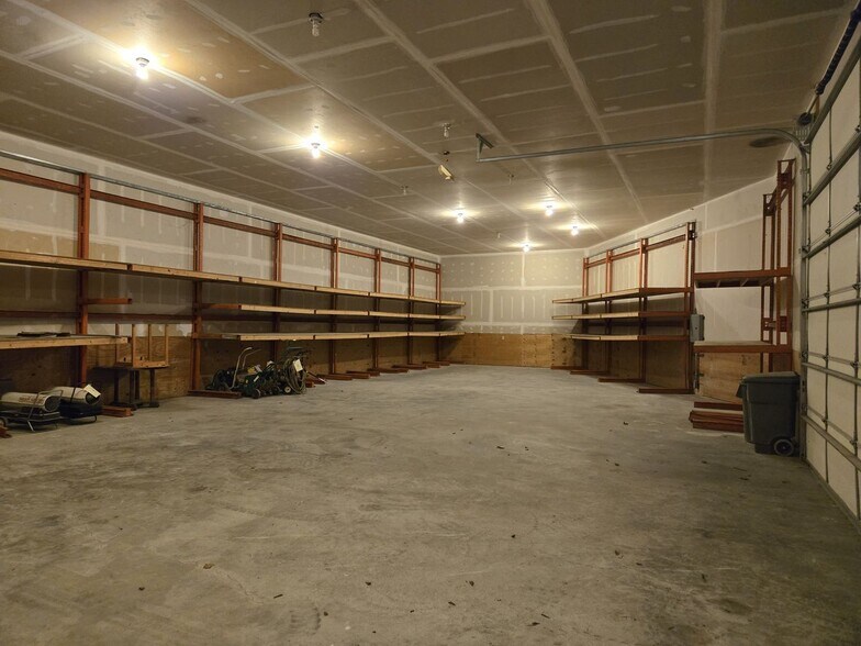 More Photos Of 3347-3353 Rudy St, Knoxville Warehouse For Lease