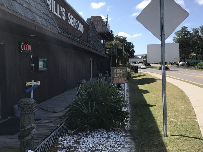 More Photos Of 310 Sunset Blvd N, Sunset Beach Restaurant For Sale