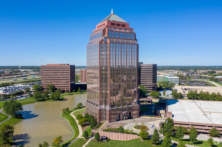 Primary Photo Of 2 Pierce Pl, Itasca Office For Lease