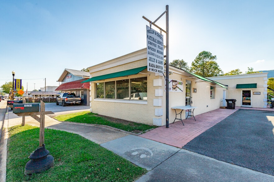 More Photos Of 15781 Rankin Ave, Dunlap Freestanding For Sale