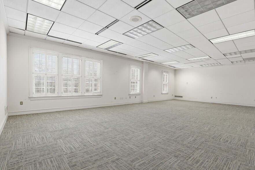 More Photos Of 201 W Main St, Laurens Medical For Lease