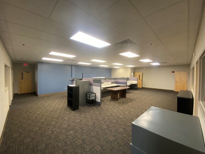 More Photos Of 7235 Vicksburg Pike, Fort Wayne Warehouse For Lease