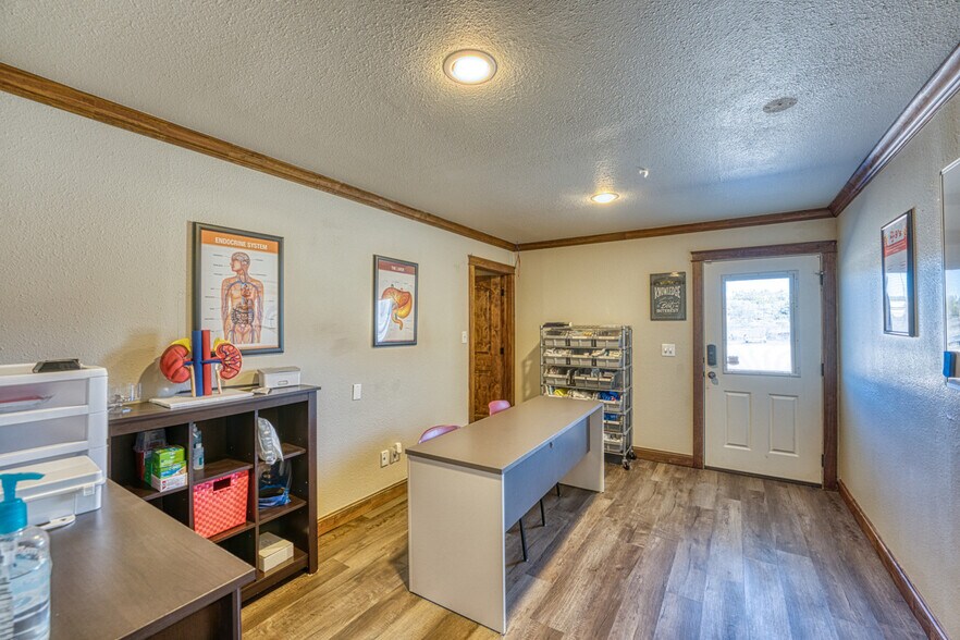 More Photos Of 320 Southland Dr, Burnet Office For Sale
