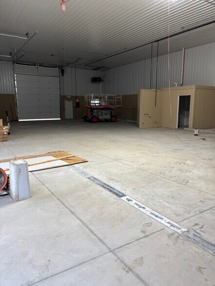 More Photos Of 11N 323 Brookside Drive, Elgin Flex For Lease