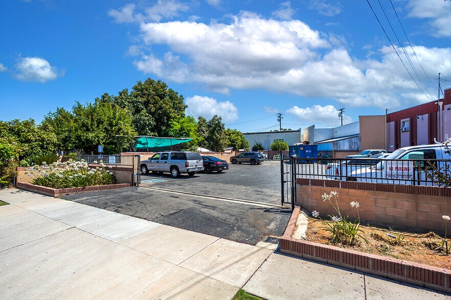 More Photos Of 12561-12563 Persing Dr, Whittier Showroom For Sale
