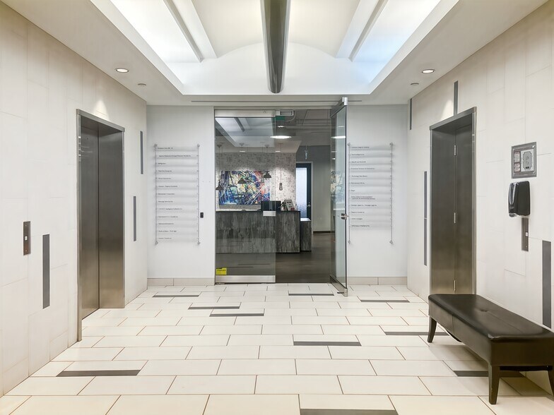 More Photos Of 1111 Boul Dr-Frederik-Philips, Montréal Coworking Space