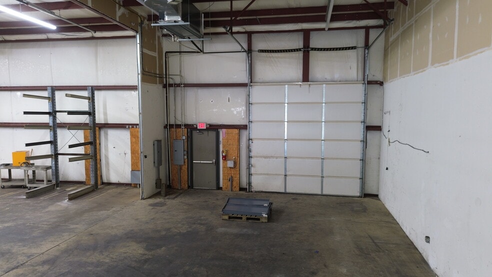 More Photos Of 44180 Airport View Dr, Hollywood Warehouse For Lease