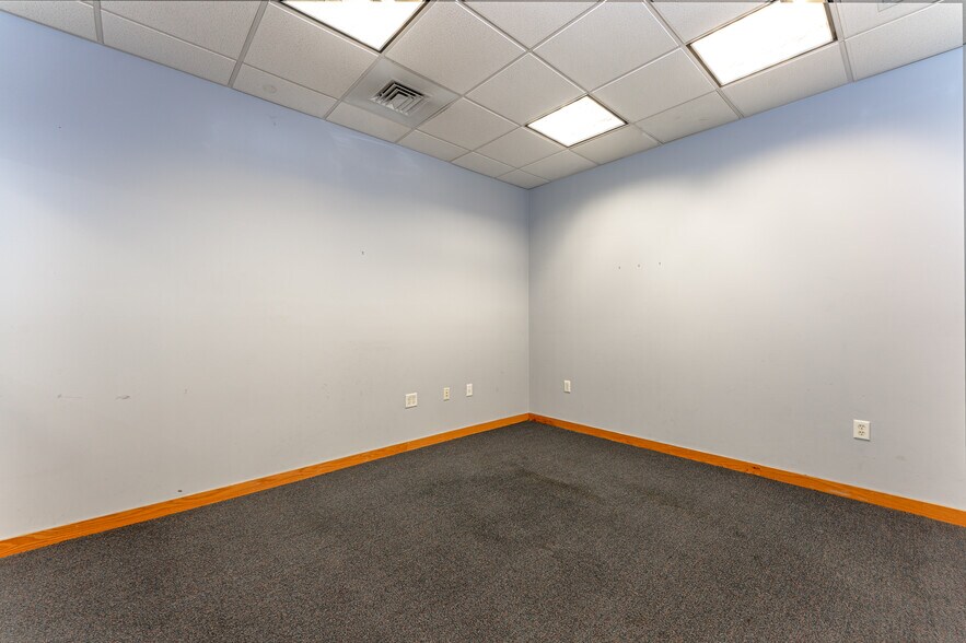 More Photos Of 131 Leeder Hill Dr, Hamden Warehouse For Sale