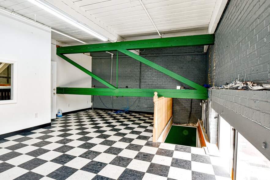 More Photos Of 2 Aspen Pl, Passaic Showroom For Lease